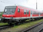 Eine Regionalbahn aus Salzburg nach Berchtesgaden fhrt gerade in den Bahnhof Freilassing ein.