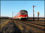 Eine Regionalbahn nach Nrnberg rollt an den schnen Formsignalen kurz vorm Bahnhof Eggolsheim vorbei.Hinten schiebt eine 143.
(Strecke Nrnberg-Bamberg)