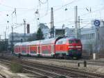 Nachschuss auf den RE aus Mhldorf (Oberbayern) mit 218 433-1 als Schublok bei der Durchfahrt durch Mnchen-Heimeranplatz, 7.4.2009