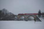 Eine unbekannte 111 mit RE 34964 Augsburg-Nrnberg am 08.01.2010 auf dem Viadukt ber die frnkische Rezat in Georgensgmnd.