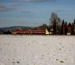 Die RB 37627 nach Bamberg ist am 22.01.11 bei Halach Richtung Kronach unterwegs.