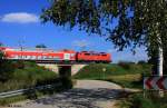 DB 111 vor RB 59153 Treuchtlingen - Mnchen, KBS 900.1 Nrnberg - Mnchen, fotografiert bei Fahlenbach am 14.09.2012 