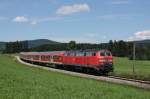 Mit dem RE 57508 (Mnchen - Fssen) ist 218 489-3 in der Nhe der Ortschaft Hopferau auf der Knig-Ludwig-Bahn unterwegs.