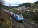 111 017 mit einer RB nach Saalfeld(S) am 02.November 2012 bei der Einfahrt in Ludwigsstadt.