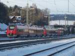 442 105, 442 106 und 442 272 stehen am 07.Dezember 2012 abgstellt auf Gleis 5 in Kronach.