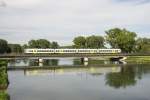 Ein Agilis ET 440 aus Richtung Passau auf der Isarbrücke bei Plattling.