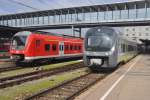 ULM, 03.10.2014, rechts vorn 440 102 von agilis von Ingolstadt Hbf; links dahinter 440 001-6 von DB Regio als Regionalexpress über Augsburg Hbf nach München Hbf