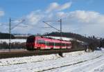 442 277 ist am 08.Februar 2015 als RB 59388 bei Blumau in Richtung Saalfeld unterwegs.