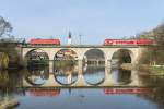 Begegnung mit einem Reionalexpress auf der Vilsbrücke in Vilshofen. 185 239 zieht einen gemischten Güterzug in Richtung Passau. 10.04.2015

Hersteller: Bombardier Transportation, Kassel
Fabriknummer: 33764
Abnahmedatum: 22.11.2005
Erst-Bw: Mannheim
UIC-Nr.: 91 80 6185 239-1 D-DB
Betreibernr. z.Z.d. Aufnahme: 185 239-1
EBA-Nr.: EBA 03J15A 039
Radsatzfolge: Bo'Bo'
Vmax (km/h): 140
Dauerleistung (kW): 4.200
Anfahrzugkraft (kN): 300
Dauerzugkraft (kN): 257
Dienstmasse (t): 84
Radsatzfahrmasse max. (t): 21
LüP (mm): 18.900