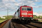 Am Abend des 25.06.2014 bespannte die 111 226-7 einen RE von München Hbf nach Nürnberg Hbf, als sie die Donaubrücke bei Mariaort passiert.