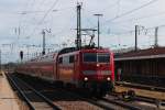 111 183-0 und die 111 200-2 am Zugende fahren am 25.06.2015 als RE 4894 (München Hbf - Ingolstadt Hbf) in den Zielbahnhof ein.