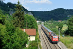 111 123-6 mit der RB59099 von Nürnberg nach München Hbf kurz vor Dollnstein, 16.07.2015