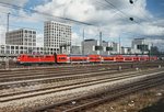 111 XXX am Zugschluss vom RE 4859 (Nürnberg Hbf	- Regensburg Hbf - Landshut (Bay) Hbf - München Hbf), am 29.3.2016 bei einer Parallelfahrt mit dem EC 115 nahe München Hackerbrücke.