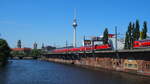 RE1-Begegenung auf der Berliner Stadtbahn.