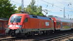 Der RE1 nach Frankfurt/Oder mit 182 024  [NVR-Number: 91 80 6182 024-0 D-DB], diese trägt aktuell einen Veranstaltungshinweis auf das bevorstehende Landesfest in Wittenberge  Leinen los  am