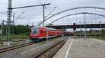 Einfahrt von RE 7 (RE 3709) in Dessau Hbf, geschoben von 112 179 (noch mit NAH.SH-Logo).