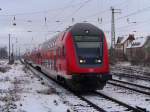 Am Gleis 2 fhrt jetzt ein der RE2 (RE 38135) von Rathenow nach Cottbus ber Vetschau.