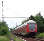 Mit Steuerwagen voraus kommt hier der RE2 von Cottbus nach Rathenow durch Lbebnau/Spreewald gefahren.