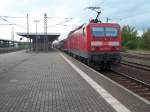 Nauen, Bahnsteig B mit RB 10 nach Schnefeld auf Gleis 6 (05.08.2012)