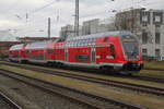 445 002-2+Twindexxwagen DBpza 782.1+445 010-5 als S3 von Gstrow nach Warnemnde bei der Einfahrt im Rostocker Hbf.01.12.2017,Gre gehen hier bei an den Rostocker Trainspotter Alexander der mit dabei