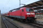 120 201-9 mit RE 4306(Rostock-Hamburg)kurz vor der Ausfahrt im Rostocker Hbf.28.12.2017 