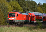 RE1 mit der 182 012-5 in Front, kurz vor der Einfahrt am Bahnhof Büchen.