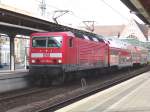 Die 143 356-4 mit RE 33063 von Stralsund nach Neustrelitz.Aufgenommen am 22.10.04 im Bahnhof Stralsund
