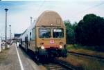 Eine Regionalbahn aus Wolgast Hafen im Juni 1998 im Anschlubahnhof Zssow.