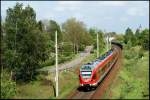 Ein 429er als RE 33216 von Sassnitz nach Rostock am 08.05.2009 zwischen Hbf Stralsund und Hp Grünhufe.