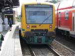 Tridebwagen VT 650.52 der  ODEG  steht am Gleis 4 zur Fahrt nach Neustrelitz bereit, Ludwigslust Bf 15.08.2009