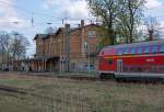 RE 13061 nach Neustrelitz fährt an den Bahnsteig 2 des Bahnhofs Demmin.