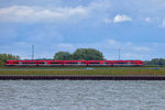 RE 9 auf dem Weg nach Stralsund, hier zwischen den Bahnhöfen Altefähr und Stralsund  Rügendamm.