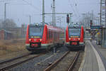 Zwei RE 4 der „Stadttore Linie“ : als Erstes der ausfahrende Triebwagen von Stettin nach Lübeck und als Zweites der auf seine Abfahrtzeit wartende Triebwagen von Pasewalk zum Ueckermünder Stadthafen. - 04.02.2017
