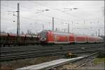 Der RE1 (RE 10118)  NORDRHEIN-WESTFAHLEN-EXPRESS , von Hamm (Westf) nach Aachen Hbf, fhrt Richtung Essen.