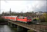 111 147 berquert mit dem RE4 (RE 10424)  WUPPER-EXPRESS , von Dortmund Hbf nach Aachen Hbf, die Ruhr Richtung Hagen. (02.03.2008)