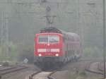 Im Morgennebel vom 2.05.09 fhrt 111 148 mit dem RE9 (4863) in Betzdorf ein.