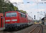 111 012 schiebt den gedrehten RE4871 nach Gieen aus Stolberg hinaus 22.8.09