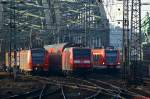 Hochbetrieb auf der Kölner Hohenzollernbrücke: Während 425 600-4 und 146 021 nach Köln Hbf.