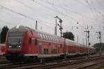 Der RE2 nach Dsseldorf Hbf am 2.7.13 in Dsseldorf-Rath.