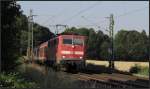 Die 111 020-4 in ihrem Revier! Frühmorgens kommt der Verstärkerzug nach Düsseldorf durch Rimburg gefahren, hier auf der Kbs 485 Anfang Juli 2015 abgelichtet.