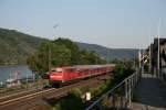 111 115 am 28.6.11 mit RE 12992 Frankfurt - Koblenz in Oberwesel.