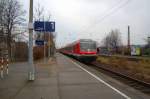 Auf den ersten Blick htte ich diesen zug als Cottbuser RE bezeichnet, allerdings steht im Zugzielanzeiger Ersatzzug! Fotografiert am 29.11.08 am S-Bahn-Haltepunkt Dresden-Trachau.