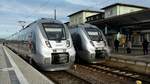 abellio 9442 807 als RE 74568 nach Erfurt Hbf und 9442 811 als SE 93530 nach Saalfeld (S), am 11.03.2017 in Naumburg (S) Hbf.