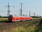 Geschoben von 146 016 fährt ein RE 18 (RE 4888) von Jena-Göschwitz nach Halle/Saale, hier bei Großkorbetha.

Großkorbetha, der 15.06.2022