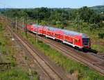 Eine RB, welche aus Saalfeld(Saale) gekommen ist, wechselt vor dem Bahnhof Naumburg das Streckengleis um im Bahnhof Naumburg auf Gleis 3 einfahren zu knnen.