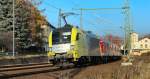 ES 64 U2-013 bedient als Schublok RB 16319 nach Halle (Saale) Hbf hier bei der Einfahrt in Bad Kösen.