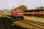 171 014 fährt am 24.09.1998 mit RB 15913 aus Elbingerode in Blankenburg (Harz) ein.