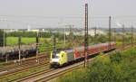 DB ES 64 U2-013 mit der RB 16316 von Halle (S) Hbf nach Eisenach, am 26.08.2011 in Grokorbetha.