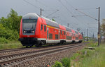 Eine S2 nach Magdeburg passiert vor der abziehenden Regenfront am 15.05.16 Greppin.