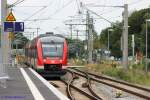 RB 86  Lübeck Hbf - Lübeck-Travemünde Strand , aus Travemünde kommend, fährt am 28.8.2015 in den neuen Haltepunkt Lübeck-Dänischburg IKEA ein.